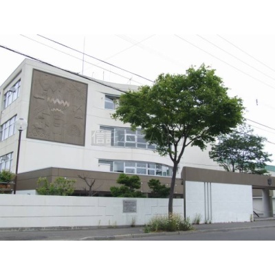中学校：札幌市立西岡北中学校：1160m