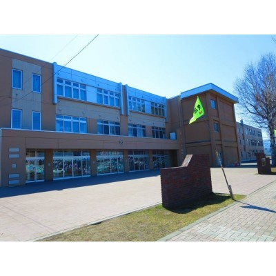 【周辺環境】南線小学校まで約350ｍ(徒歩約5分)小学校まで至近…