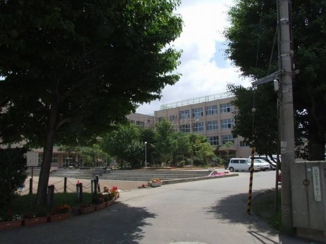 小学校：札幌市立幌南小学校：1027m