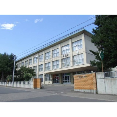 中学校：札幌市立啓明中学校：998m