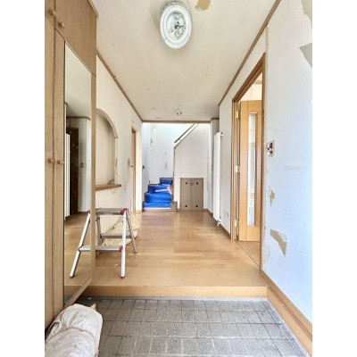 【リフォーム中　玄関（内）】