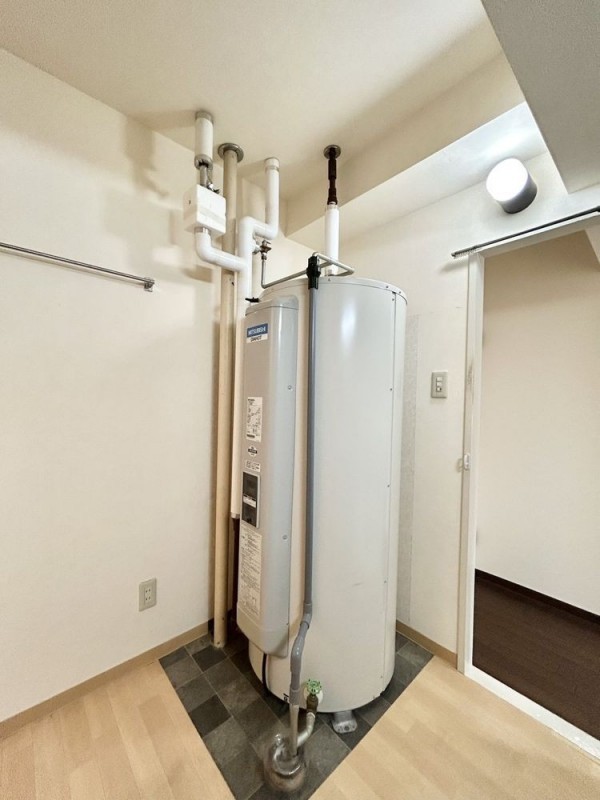 【リフォーム中】電気温水器は設備点検を行います。