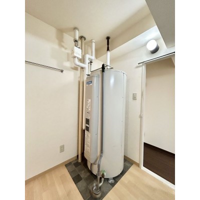 【リフォーム中】電気温水器は設備点検を行います。