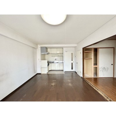 【リフォーム中】LDKはキッチンの新品交換、マンション用フロ…