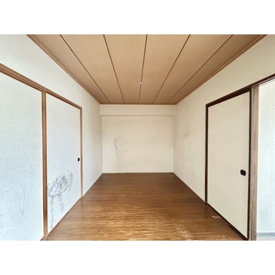 【リフォーム中】現在の和室は洋室へとリフォームいたします。…