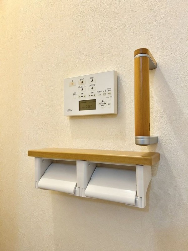 【リフォーム中】トイレはクリーニングを行い、クロスの張替を…