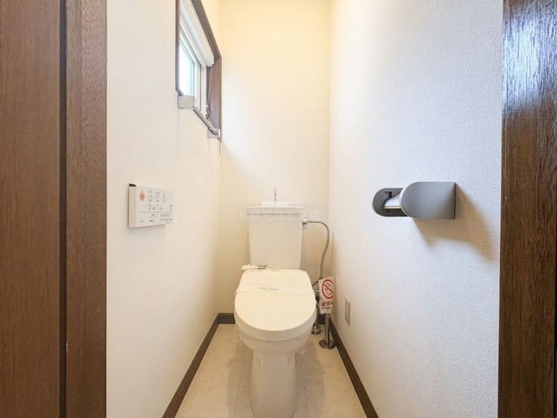【温水洗浄便座完備】バス・トイレ別で衛生的に使える快適空間…