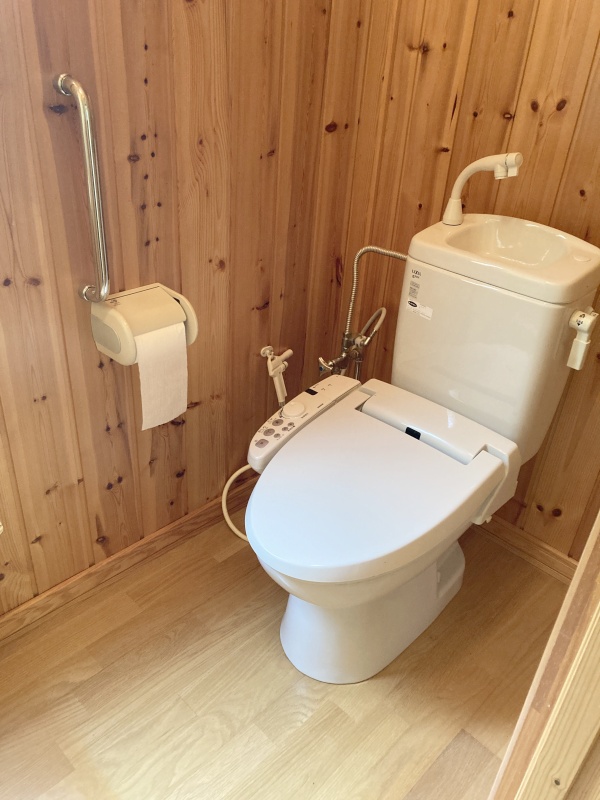 1階トイレにも写ってないですが窓があり明るいです！