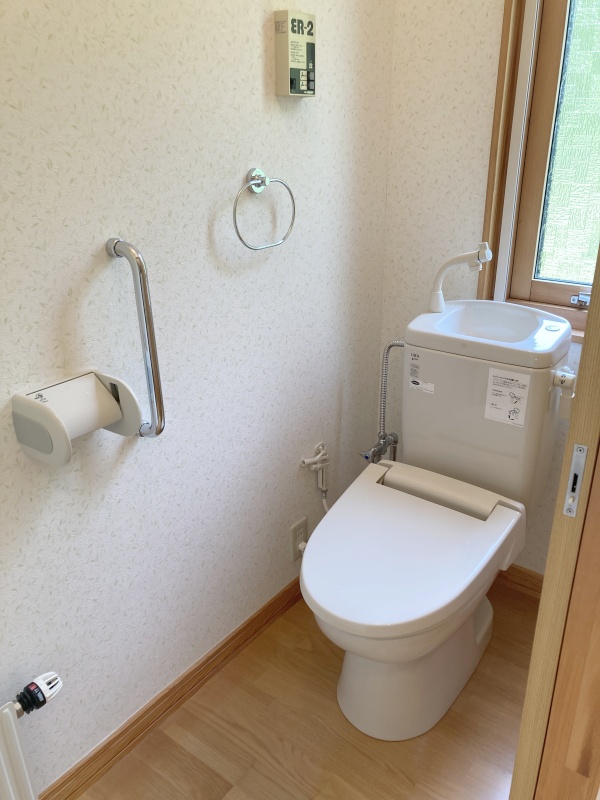 2階のトイレももちろん窓付きで明るいです！