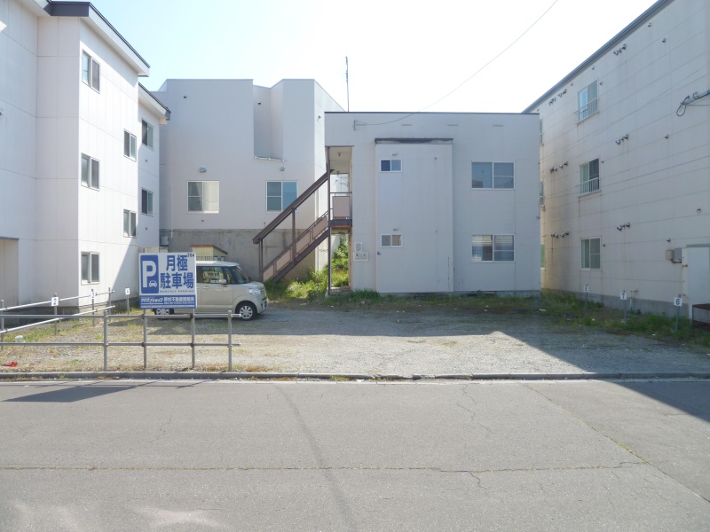 【五稜郭町・古アパート付/月極駐車場　満車】