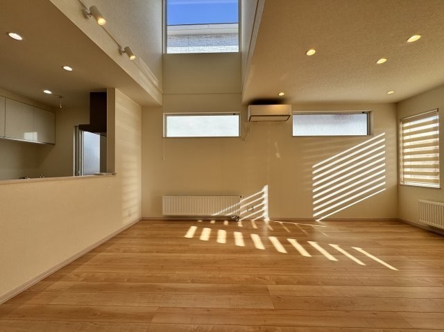 ダイニング部分が吹き抜けになっております。