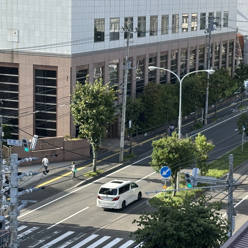 徒歩1分の場所にコンビニがあり、急なお買い物にも便利です。