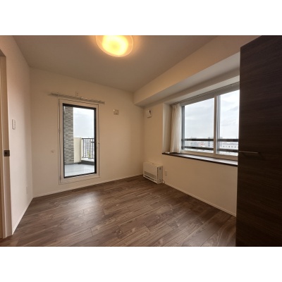 角部屋ならではの多面採光！明るく風通しの良い洋室です。