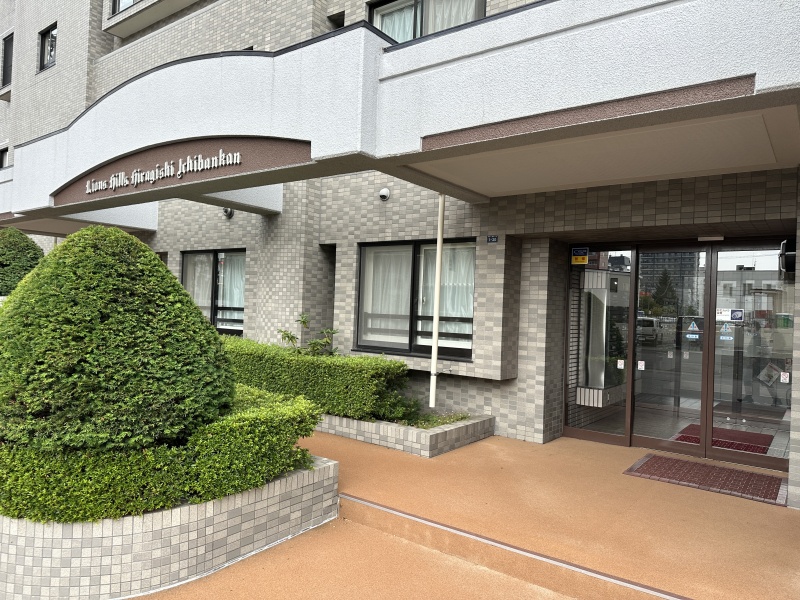 堂々とした佇まいのエントランス