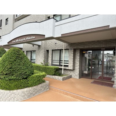堂々とした佇まいのエントランス
