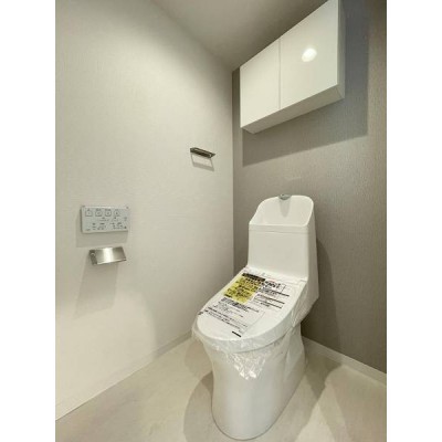 広々としたトイレ空間で、圧迫感を感じることなく快適に使用でき