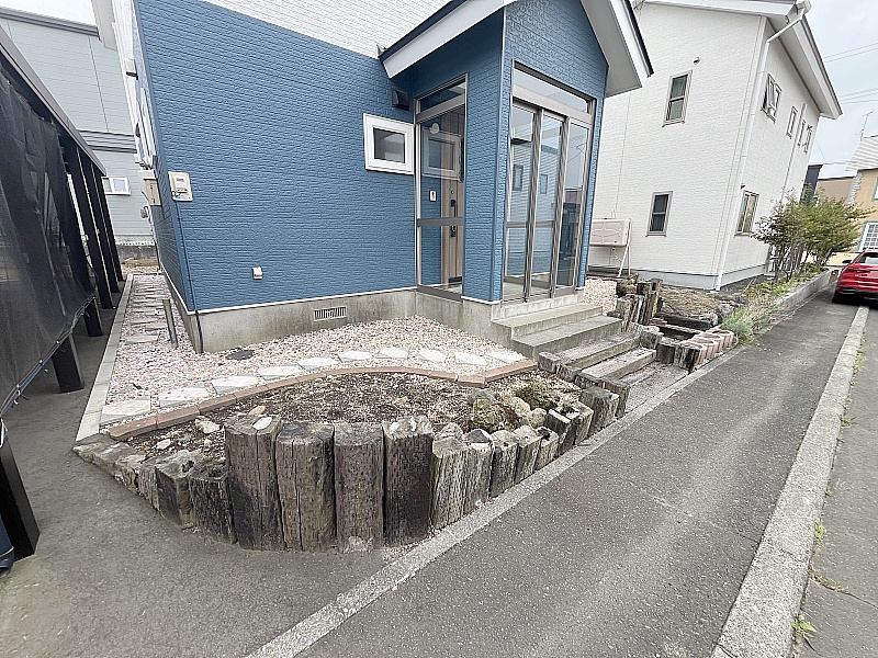 敷地前面もキレイに整備されております♪