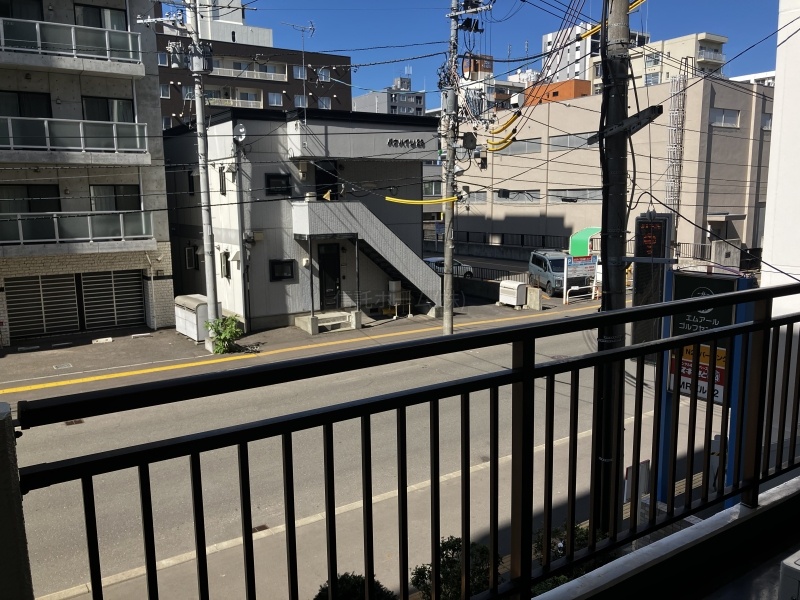 住戸からの眺望写真：見晴らしが良く陽当りを実感できる眺望♪