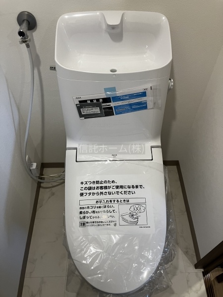 トイレ：手洗い一体型で衛生的に使えるトイレです！