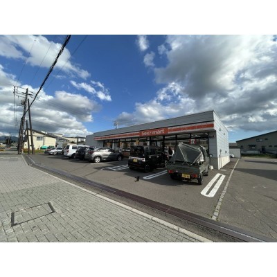 約800ｍ。徒歩約10分。