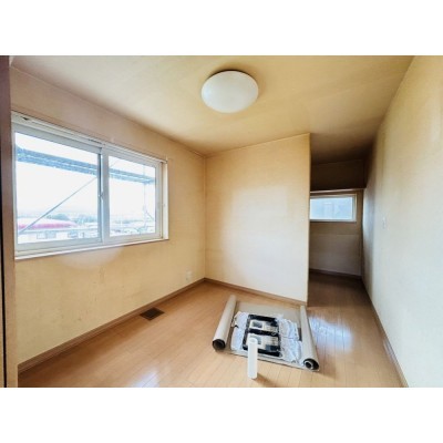 【リフォーム中】２階西側４．５畳写真です。クロス張替え照明…
