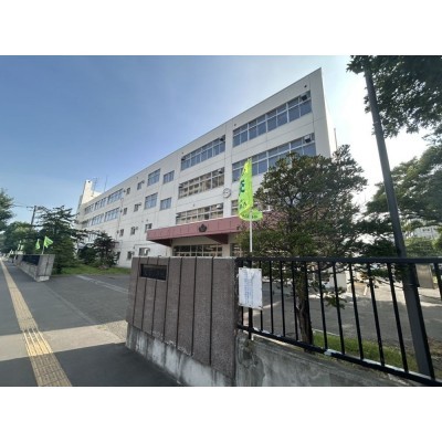 東園小学校まで徒歩約11分です。