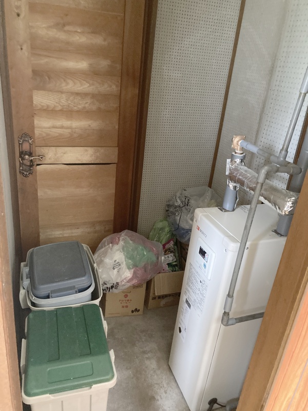 玄関横のボイラー室はユーティリティスペースと繋がっております！経済的な灯油ボイラーです！