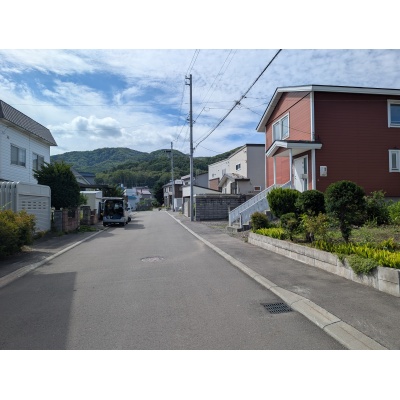 前面道路は公道 約8m