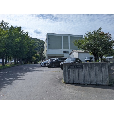 手稲西小学校（700m 徒歩9分）