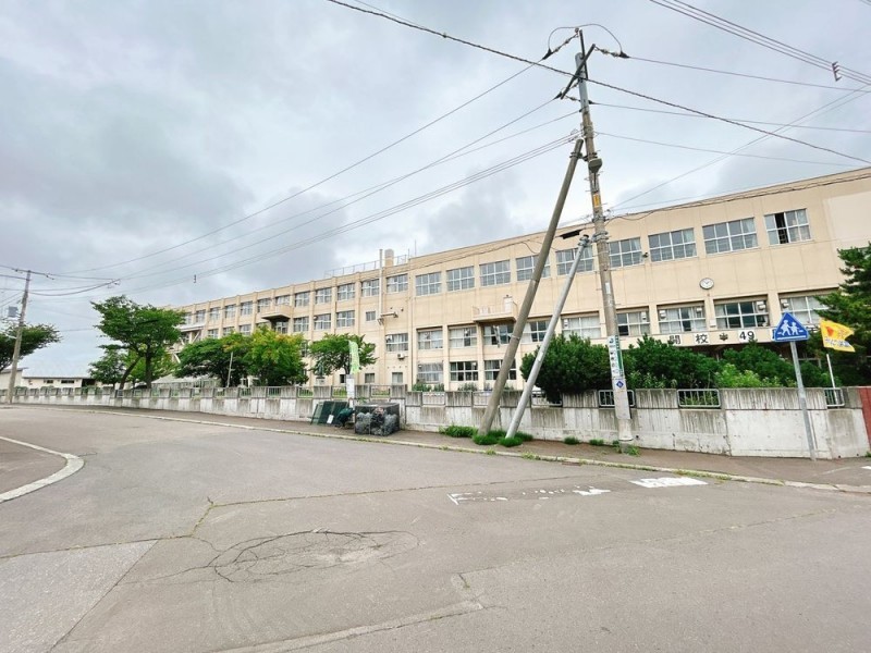 札幌市立富丘小学校まで950m徒歩12分。