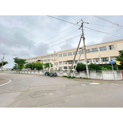 札幌市立富丘小学校まで950m徒歩12分。