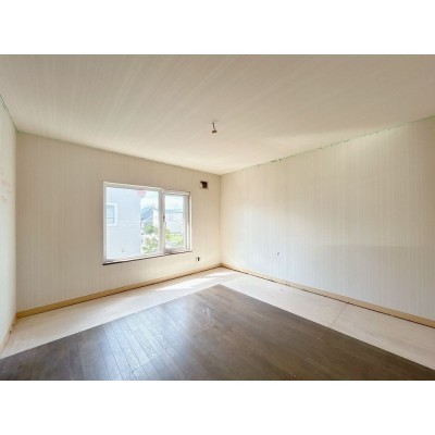 【リフォーム中＿２階西側洋室約8.5帖】クロス張替、床材上張…