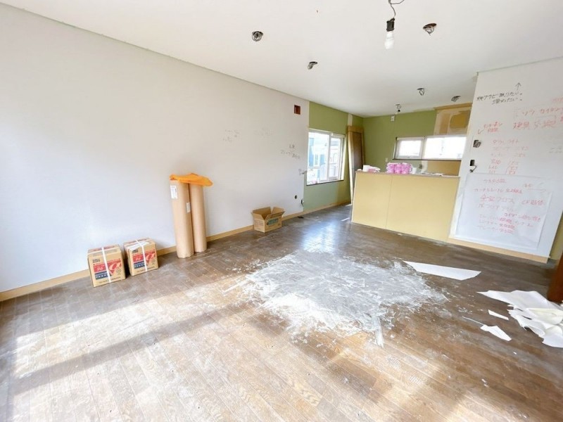 【リフォーム中＿リビング】対面キッチンかつ約17.5帖の広々空…