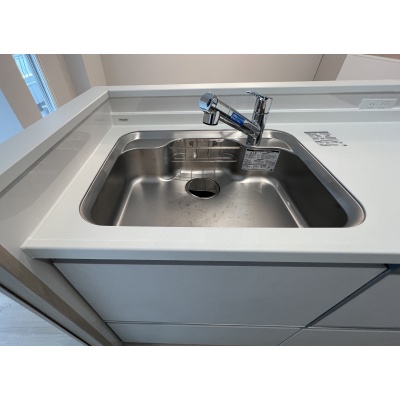 浄水器一体型水栓＆手元コンセントを完備！使いやすさにこだわった清潔感あふれるキッチンシンク