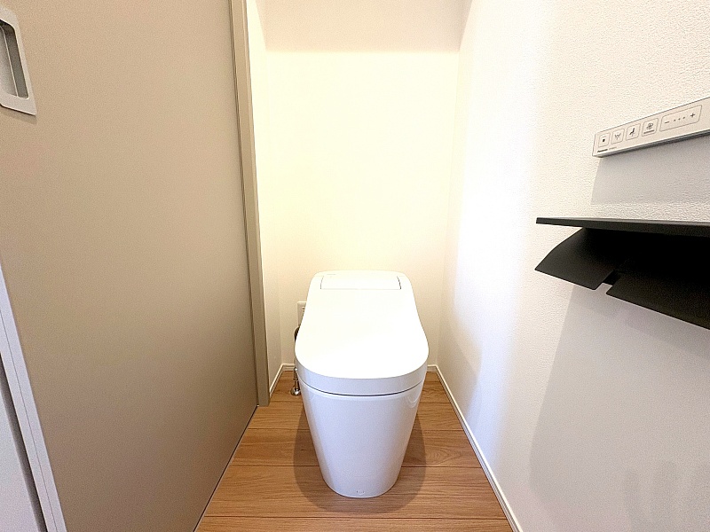 泡洗浄で使うたびキレイを保つ、タンクレストイレのアラウーノを採用