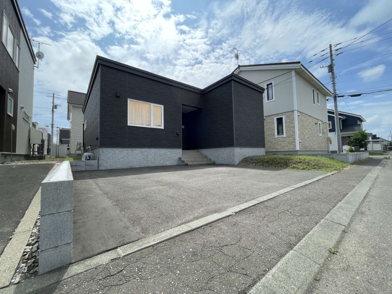 千歳市北陽の都市ガスエコジョーズ全室床暖房の平家戸建です。