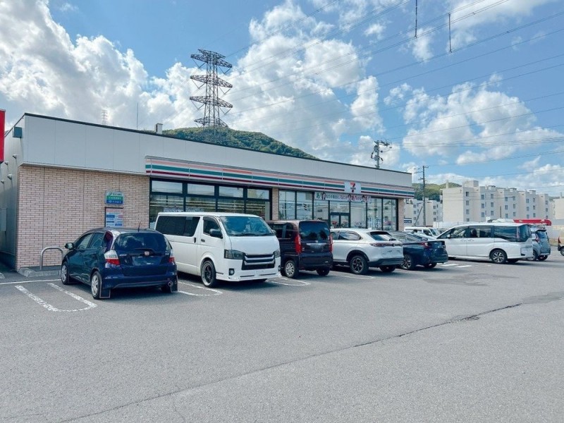 セブンイレブン札幌西宮の沢4条店様まで約600ｍ（徒歩8分）で…