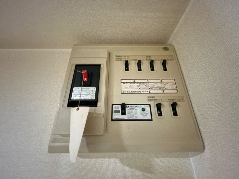 【現況＿分電盤】分電盤の写真です。30Aの分電盤です。
