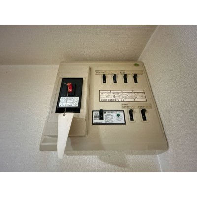 【現況＿分電盤】分電盤の写真です。30Aの分電盤です。