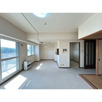 【リフォーム中＿リビング】リビングの写真です。クロス貼替、…