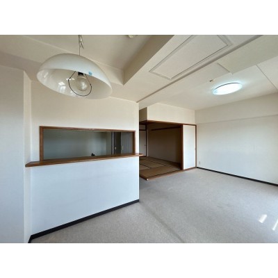 【リフォーム中＿ダイニング】ダイニングの写真です。クロス貼…