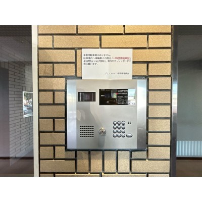 【共用部＿オートロック】共用部ロビーのオートロックの写真で…
