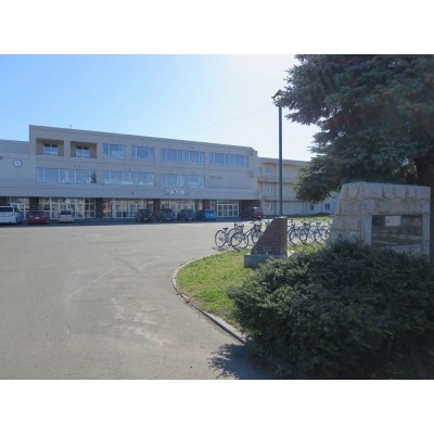 江別市立中央中学校様まで徒歩約16分です。(約1100ｍ)