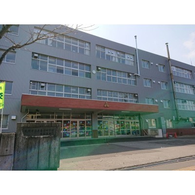 札幌市立美香保中学校様まで徒歩約6分です。(約450ｍ)