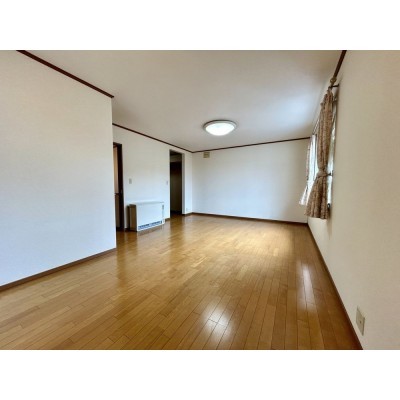 【現況】2階南東側約11帖洋室別角度