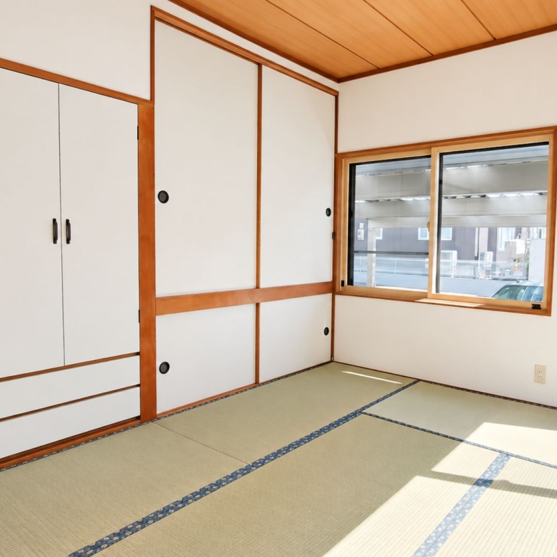 窓も大きく、どの部屋も明るくなっております。