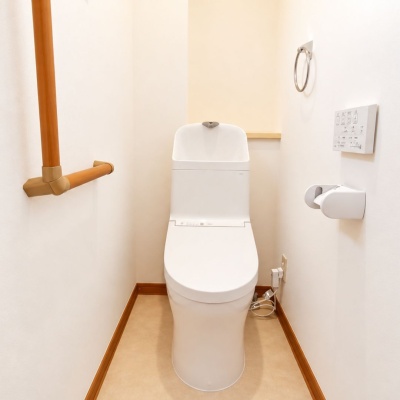 1階トイレは既存設備をクリーニング。
