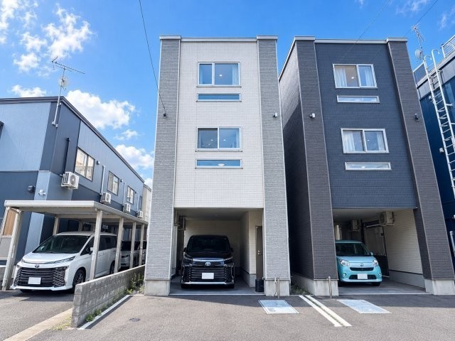二十四軒4条7丁目　一戸建て