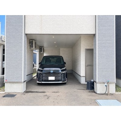 インナーガレージは高さ約２．６ｍでハイルーフ車も駐車可♪