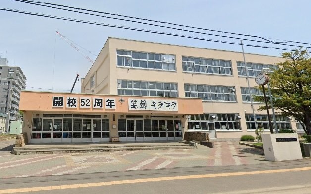 札幌市立二十四軒小学校まで1000m
